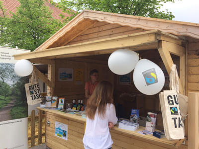Fairtrade-Stand auf dem Zickenmarkt 2017 in L�gde