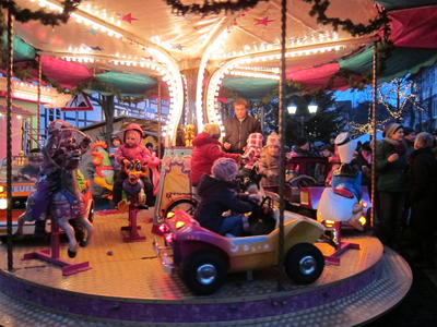 Bild vergr&ouml;&szlig;ern: Weihnachtsmarkt Karussel