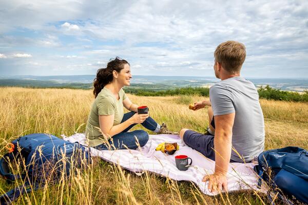 Picknick mit regionalen Produkten am K�terberg