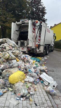 Bild vergr&ouml;&szlig;ern: PM M�llwagen 1