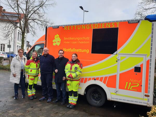 Bild vergr&ouml;&szlig;ern: Stadt L�gde Besuch Rettungswache Elbrinxen