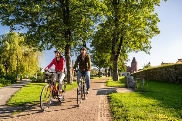 Radfahren im Emmerauenpark