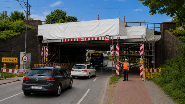 Symbolbild Eisenbahnbr�cke H�xterstrasse mit Br�cke