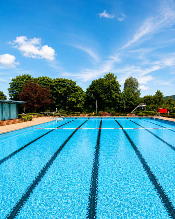 Bild vergr&ouml;&szlig;ern: Freibad L�gde Schwimmbecken