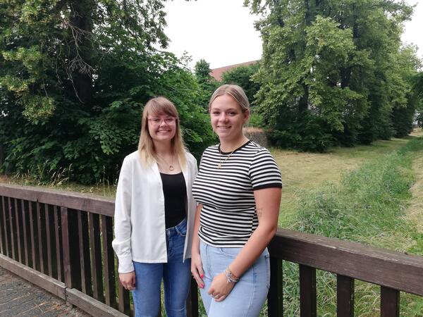 Bild vergr&ouml;&szlig;ern: Elina Schwarz und Jette Nehrig