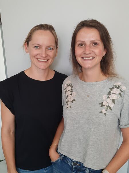 Bild vergr&ouml;&szlig;ern: Carolin Nasse u. Larissa Gr�bner
